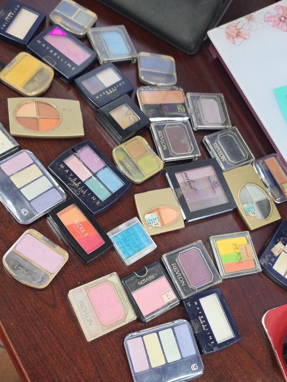 30 Mixed Single Eyeshadow Lot, Pastel & Bright Shades. Some NEW some Lightly USE